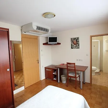 Guest house Kmecki Hram 3*