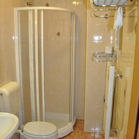 Kmecki Hram Guest house 3*