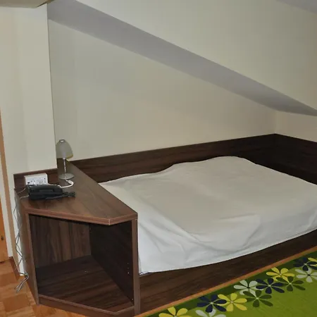 Kmecki Hram Guest house Ljubljana