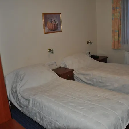 Kmecki Hram 3* Ljubljana