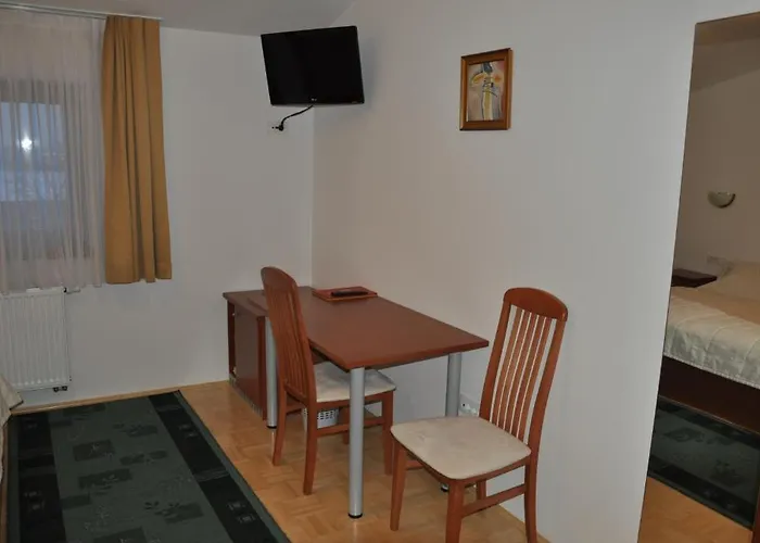 Kmecki Hram ゲストハウス 3*