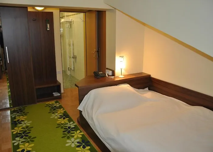 招待所 克梅茨基赫拉姆旅馆